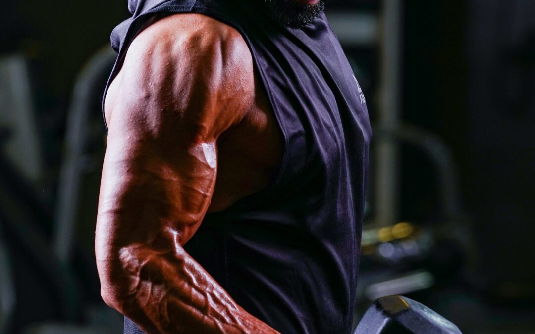 Build sleeve-bursting biceps with the hammer curl